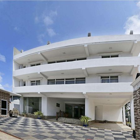 Ronaka Airport Transit Hotel Katunayaka Ngoại thất bức ảnh