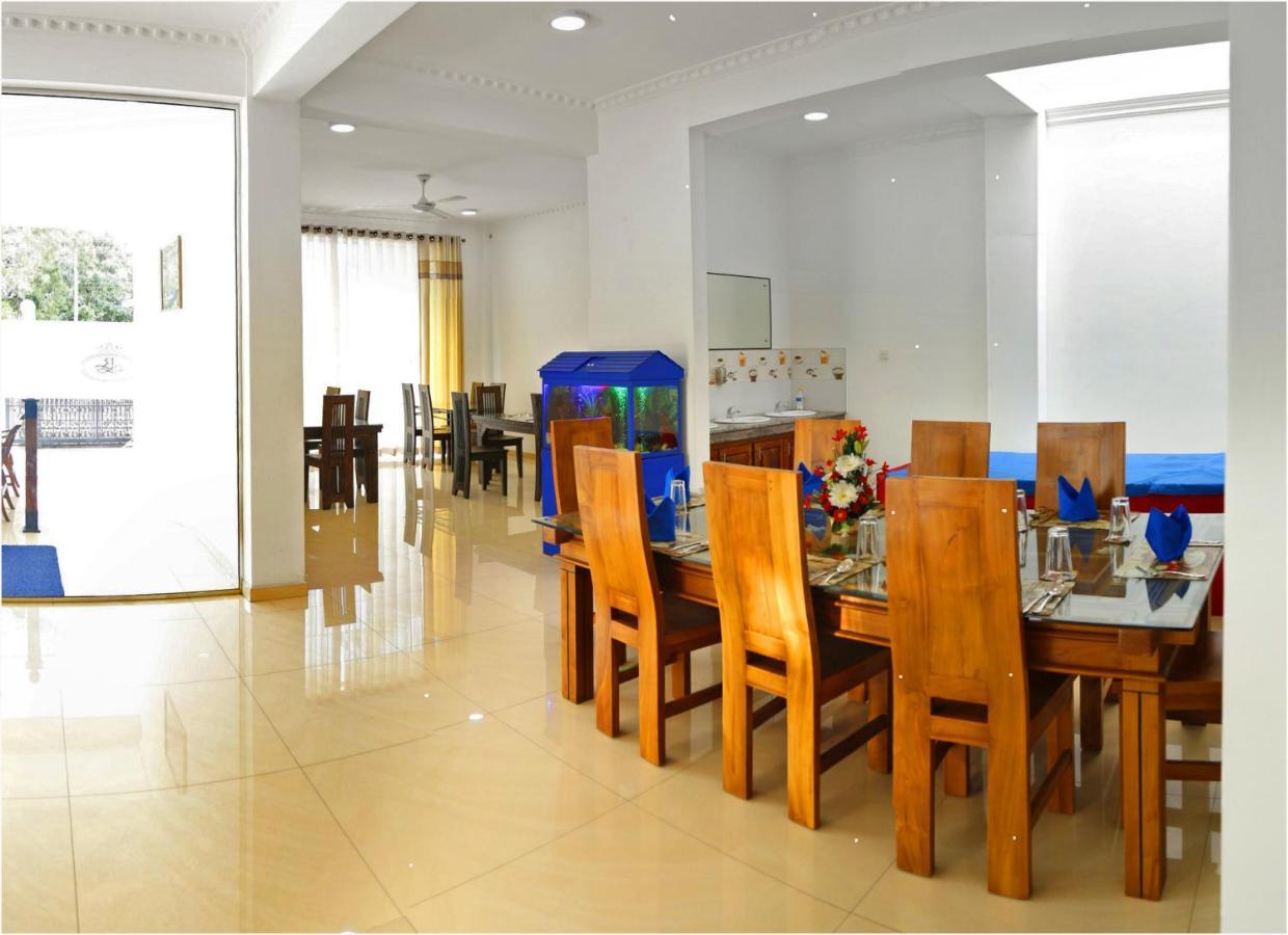 Ronaka Airport Transit Hotel Katunayaka Ngoại thất bức ảnh