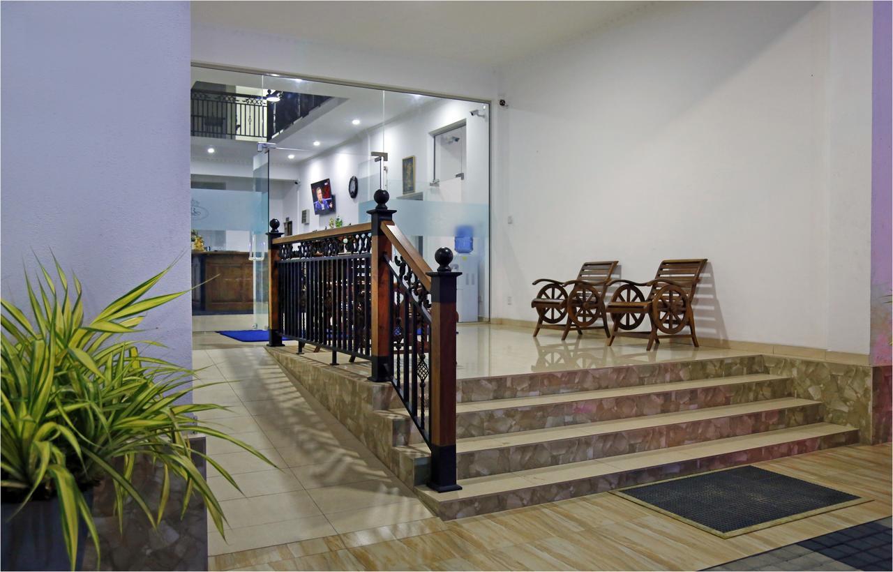 Ronaka Airport Transit Hotel Katunayaka Ngoại thất bức ảnh